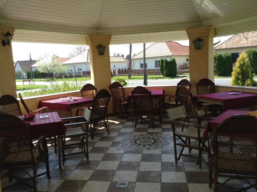 Hotel Fonix Fogado à Lenti Extérieur photo