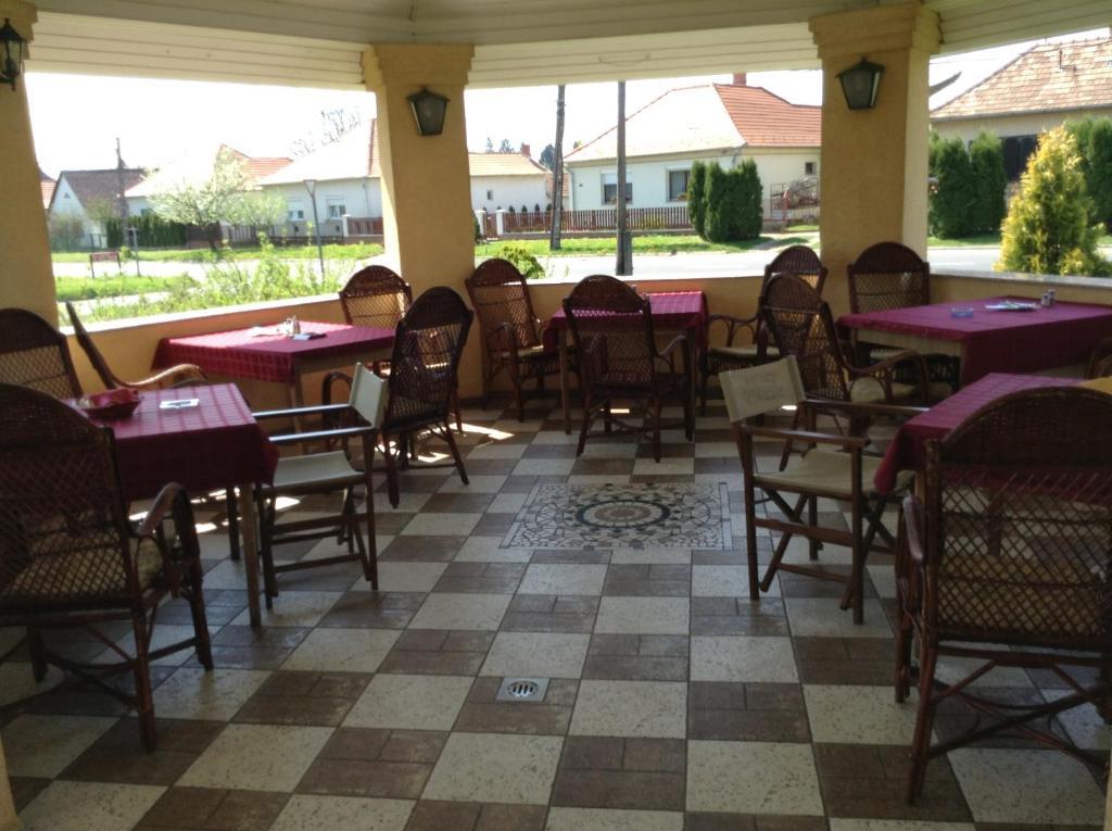 Hotel Fonix Fogado à Lenti Extérieur photo